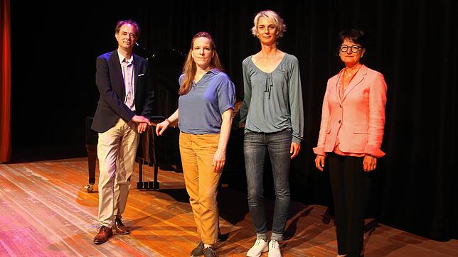 Sie laden ins Milchwerk zum Konzert ein (von links): Erik Hörenberg (Leiter Fachbereich Kultur), Christina Burchardt (Leitung ...