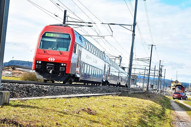 Nordwestlich von Rafz soll die Eisenbahnverbindung Zürich-Bülach-Schaffhausen auf Doppelspur ausgebaut werden. Davon sind auch die ...