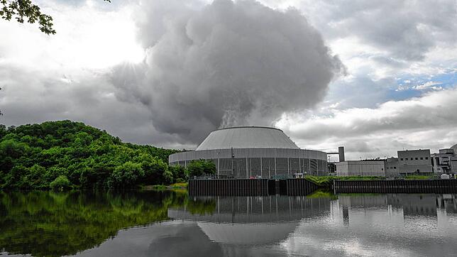 Das Atomkraftwerk in Neckarwestheim sollte eigentlich stillgelegt werden &ndash; nun debattiert der Bundestag darüber, ob die ...
