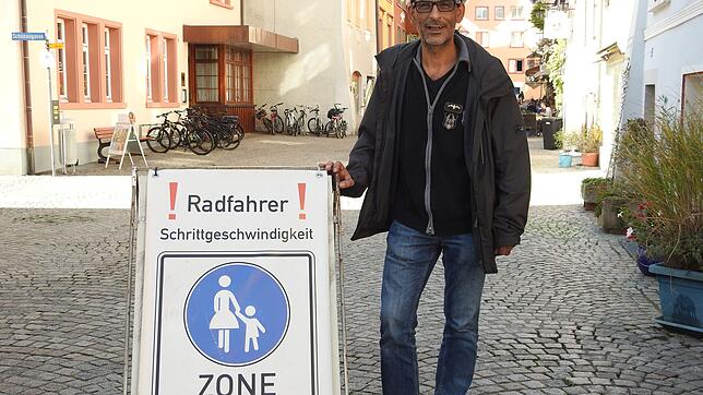 Mehr Sicherheit für Fußgänger: Angelo De Rosa will im Fall seiner Wahl zum Bürgermeister von Bad Säckingen Fahrradfahrer in der Altstadt ...