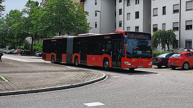 Der Landkreis Waldshut will das Busfahren attraktiver machen und will dafür Bushaltestellen in Mobilitätsstationen ausbauen. Unser ...