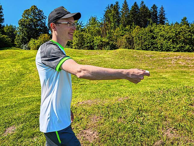 Sieht aus wie Frisbee, ist aber Discgolf. Joachim Klingners Sport ist an der frischen Luft und bringt viel Spiel-Spaß.