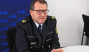 Polizeipräsident Uwe Stürmer, hier ein Archivfoto, appelliert angesichts der Unfallzahlen aus dem ersten Halbjahr 2025: „Seien Sie sich ...