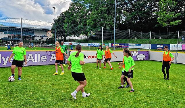 Die B-Juniorinnen des BSV Nordstern Radolfzell beim Training.