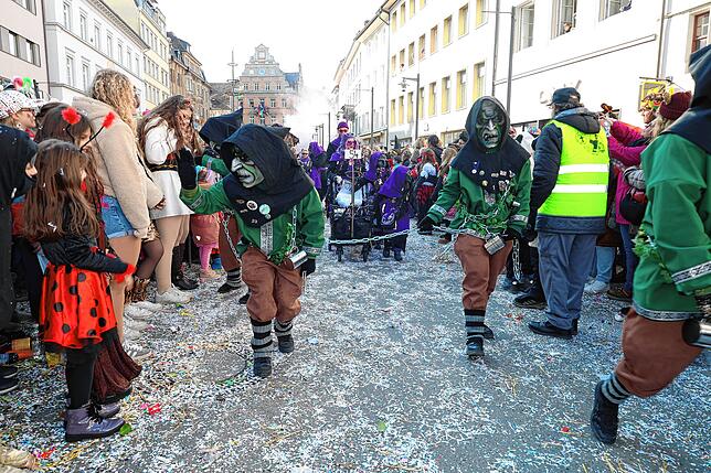 Bild 19: Konstanzer Fasnachtsumzug 2025: Altstadt ist in Narrenhand