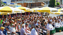Rund 300 Besucher wohnten dem ökumenischen Gottesdienst bei, der zum Auftakt des Stadtfest-Sonntags musikalisch von der Musikkapelle ...