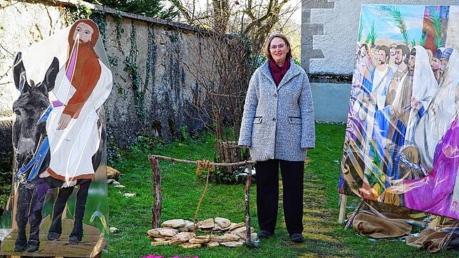 Gemeindereferentin Judith Müller an der Station Palmsonntag, bei der der Tengener Ostergarten beginnt. Viele Christen aus den Kirchen ...