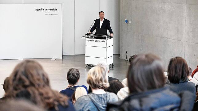ZU-Präsident Prof. Klaus Mühlhahn gibt am Montag die Ergebnisse des Reakkreditierungsverfahrens im Graf-vom-Soden-Forum auf dem ...