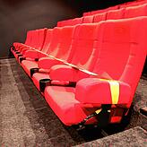Jede zweite Sitzreihe in diesem Kinosaal des Cinestar ist abgesperrt.