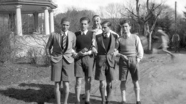 Nach bestandenem Abitur im April 1933: Hans-Ulrich von Oertzen (ganz rechts) mit Mitschülern in Spetzgart.