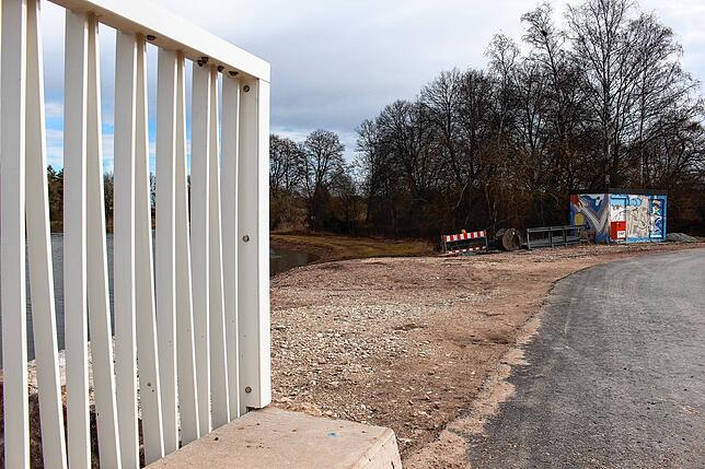 An diese Stelle neben der neuen Brücke will das Regierungspräsidium das Denkmal Mutter der Baar zukünftig aufstellen.