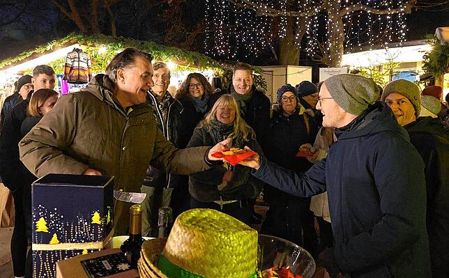 Bild 9: Der Hincooker backt für die Konstanzer Tafel: Bilder der Spendenaktion auf dem Weihnachtsmarkt