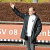 In seinem Element: Alaa Eldin Atalla bei seiner Arbeit an der Seitenlinie. In seiner zweiten Saison trainiert der 34-Jährige die Reserve ...