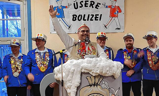 Auch Zunftmeister John Weber hatte einige Anekdoten aus der langen Geschichte der Narrenpolizei dabei.