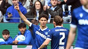 Einziger KSC-Torschütze: Louey Ben Farhat (l)