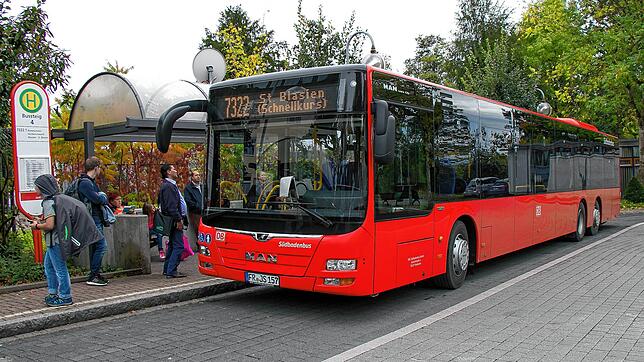 Einer von rund 120 Bussen im Waldshuter Tarifverbund, zu dem auch die Südbadenbus gehört, am Waldshuter Busbahnhof.