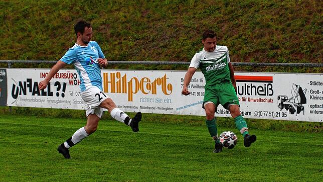 Doppelt: Robin Oberst (rechts) traf zwei Mal für den SV Waldhaus beim letztlich souveränen 4:0-Erfolg gegen den SV Obersäckingen. Hier ...