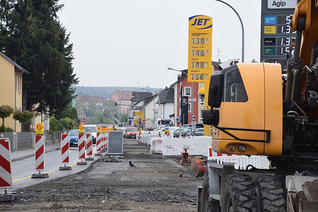 In diesem Teil der Radolfzeller Straße sind die Leitungsarbeiten bereits erledigt. Wenn der Rest weiter vorne fertig ist, folgen ...