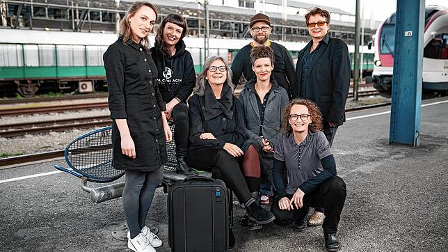 So weiblich sind nur wenige Führungsteams an deutschen Theatern: Hannah Stollmayer (Dramaturgie), Franziska Autzen (Regie), Doris Happl ...