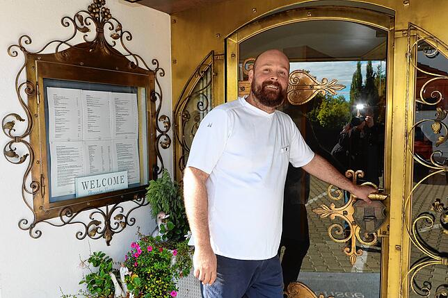 Alexander Wussow am Eingang seines Landhotels in Konstanz Wallhausen. Aus seiner Sicht ist der Bodensee eine Top-Destination, die viel ...