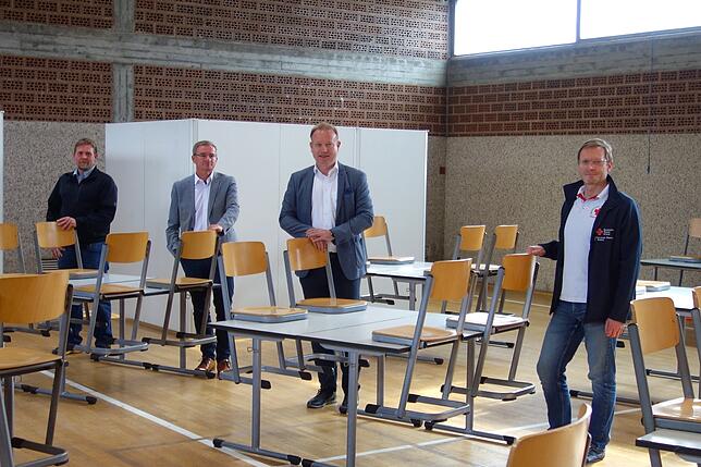 Bastian Eberl, Manfred Schlenker, Jan Zeitler und Thomas Weber (von links) stehen in der ehemaligen kleinen Gymnastikhalle, die an die ...