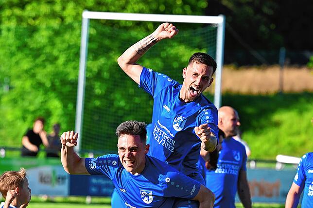 Bild 18: FC Erzingen steigt nach 3:2 gegen FC Emmendingen in die Landesliga auf &ndash; wir haben Bilder!
