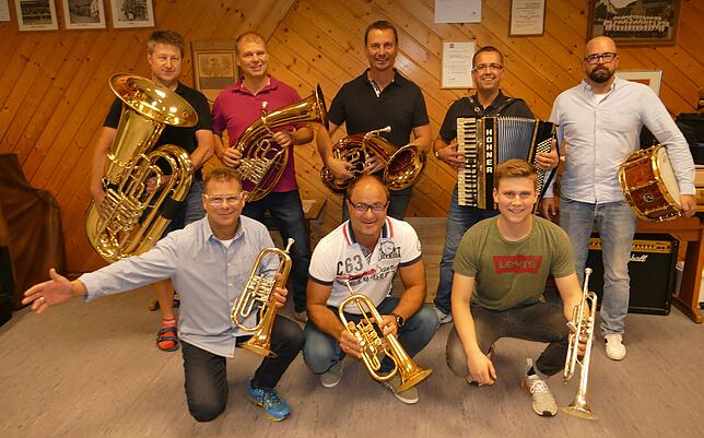 Die Blasmusikformation BaarBlech sind: Martin Kaltenbrunn (von links), Volker Gut, Oliver Straub, Christian Mayer, Andreas Dietrich, ...