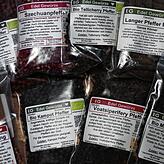 Ein Auswahl an besonderen Pfeffersorten von Edelgewürzen aus Herrischried – eine Geschenktipp für Freunde, die gerne und gut kochen.