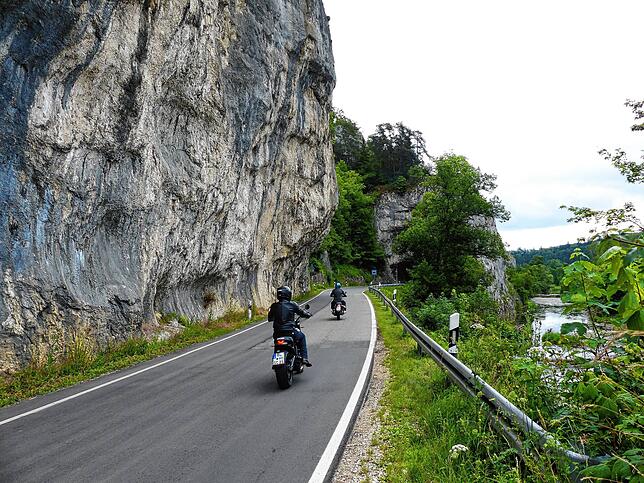 Anders im Donautal: Das Dröhnen der Motoren der Fahrzeuge, vor allem der Motorräder, wird durch die Tunnels bei Gutenstein noch ...