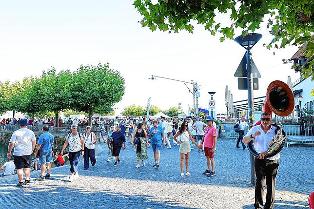 Bild 23: Beim Seenachtfest 2025 wird das Konstanzer Bodenseeufer zur Festmeile