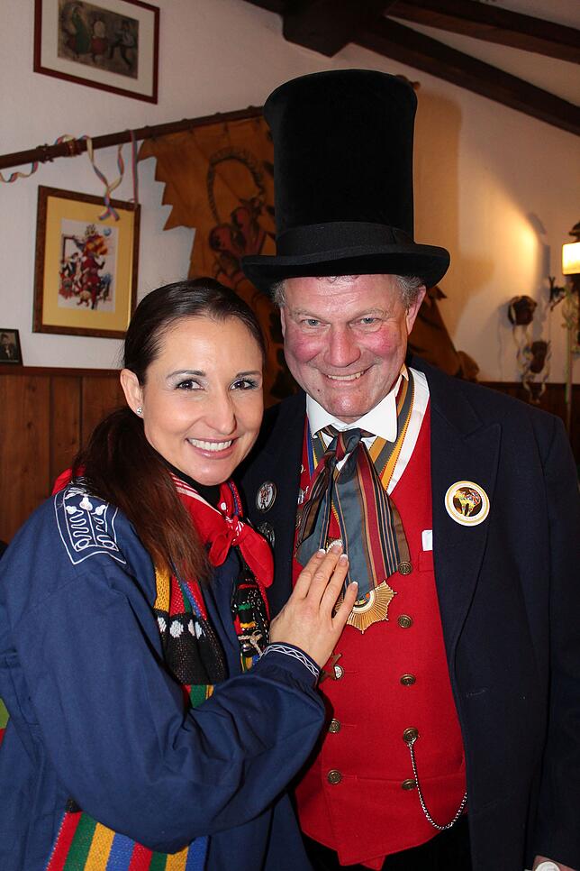 Prominenter Besuch: Sängerin Anita Hofmann mit Narrenvater Thomas Pross.