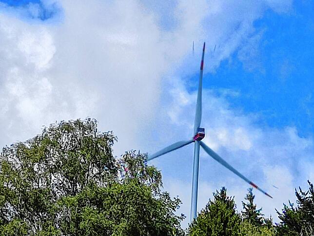 In Herrischried formiert sich Widerstand gegen den Bau von Windkraftanlagen. Christian Dröse beurteilt die Diskussion betont sachlich.