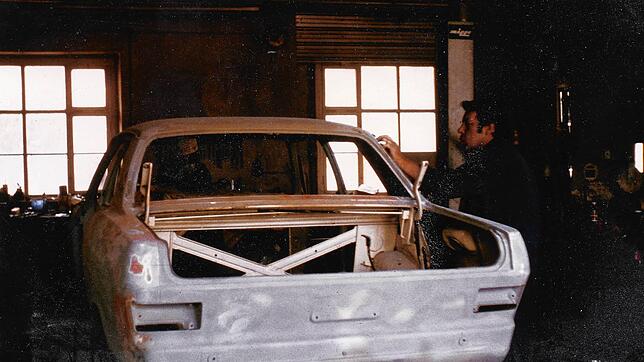In der Werkstatt seines Vaters wurde das erste Auto von Berthold Geyer aus zwei Unfallfahrzeugen zusammengeschweißt. Eine eingebaute ...