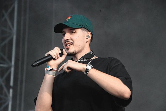 Bild 12: RIN rappt am Sonntag beim Southside-Festival