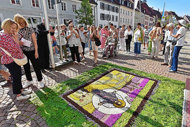 Bild 15: Hüfinger Fronleichnams-Prozession auch ohne große Blumenteppiche