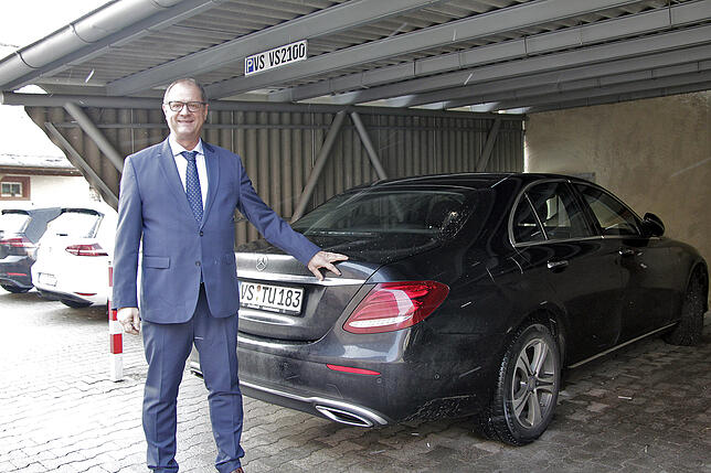 VS-OB Jürgen Roth hat seinen Mercedes aus Tuningen übernommen.