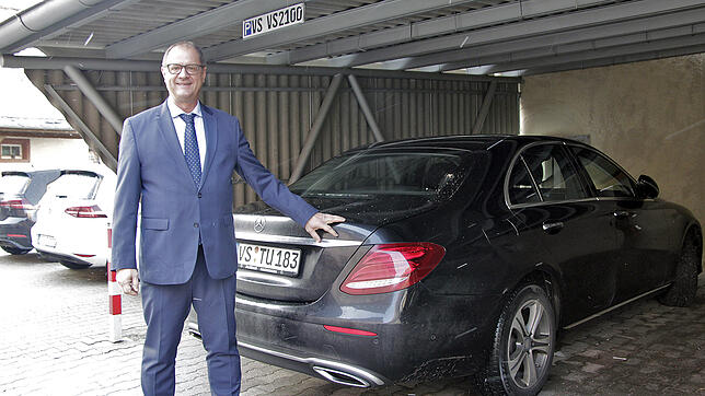 VS-OB Jürgen Roth hat seinen Mercedes aus Tuningen übernommen.