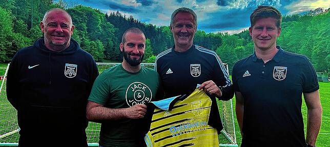 Los geht‘s: Im Mai des vergangenen Jahres übernahm Manuel Schwarz das Traineramt beim SV Eichsel. Von links der 2. Vorsitzende ...