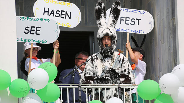 Der Seehas (Peter Sikora) absolvierte beim Seehasenfest 20 Termine. Er freut sich jetzt auf ein paar ruhige Tage, will aber im kommenden ...