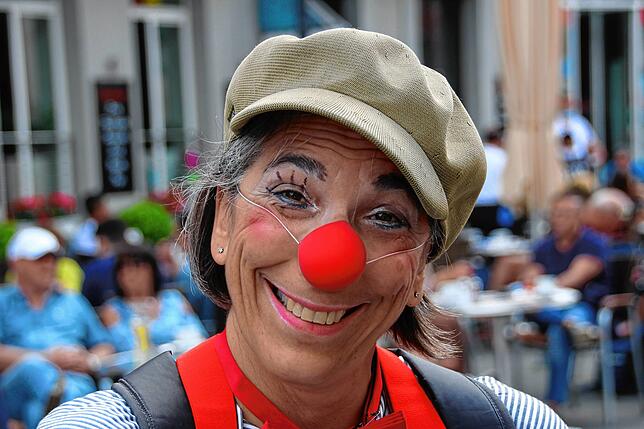 Janine Santmann aus Hombrechtikon am Zürichsee ist Clown-Schülerin in Konstanz. „Deutsche und Schweizer gehören doch einfach ...