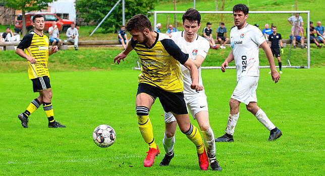 Bild 10: SV Eichsel muss gegen den FC Huttingen mit einem 1:1 zufrieden sein &ndash; und wir haben die Bilder!