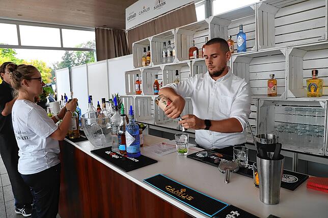 Drinks Open 2021 im Restaurant Alti Badi in Kreuzlingen. Im Bild: Max Boenigle von der Konstanzer Shotz Bar.