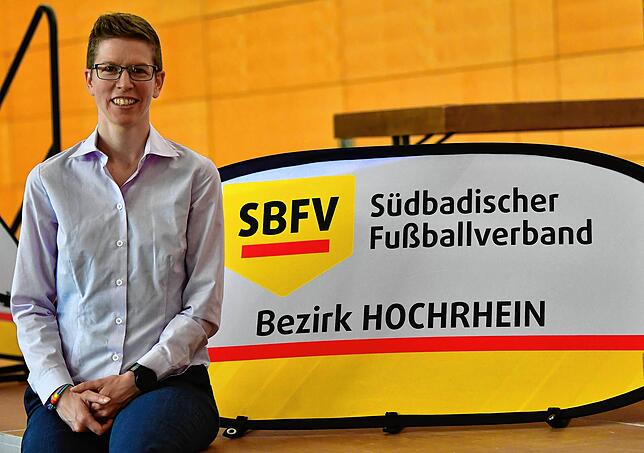Bezirksvorsitzende Katharina Keßler: „Ich finde, dass der FC Huttingen einen tollen Weg gefunden hat, mit diesem Thema umzugehen. Für ...
