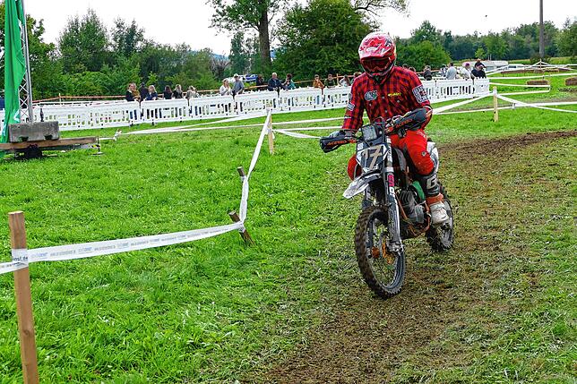 Bild 7: Benzingeruch, Action und dröhende Motoren: Der Mofa-Mania Fünfkampf der Motorsportfreunde Pfohren