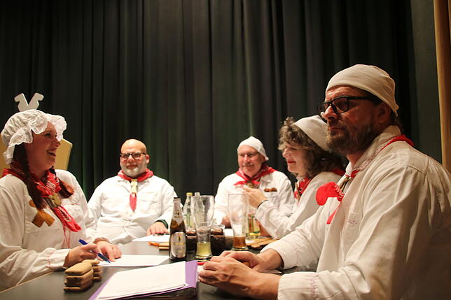 Bild 17: Preiskleppern im Scheffelhof: Die Jury des Turnvereins hat die neuen königlichen Hoheiten am Hemdglonker gekürt (Teil 1)