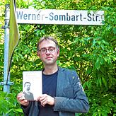 Sebastian Wolf, Professor für Sozialwissenschaften, in der Werner-Sombart-Straße.