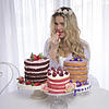 Katharina Kuhlmann backt bei der Messe vegane "Naked Cakes".