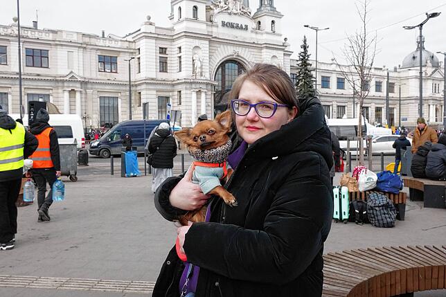 Tatjana ist mit Hund Berti aus einem Vorort von Kiew geflohen.