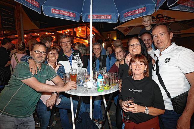 Bild 21: Wollmatinger Dorffest 2025: Wilde Engel bringen Stimmung und Partyfeeling pur