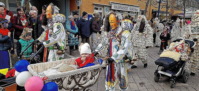 Bild 26: Der Montagsumzug in Bad Dürrheim setzt den gutgelaunten Punkt unter die diesjährige Fasnet &ndash; Teil 2